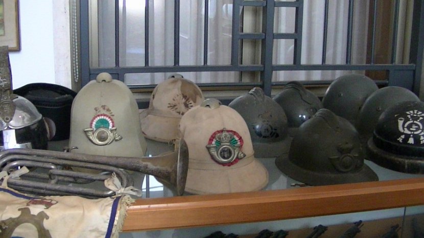 2° raduno a Salerno dal 28 al 29 settembre 2012 - foto...043 - visitiamo  il Museo della Caserma
